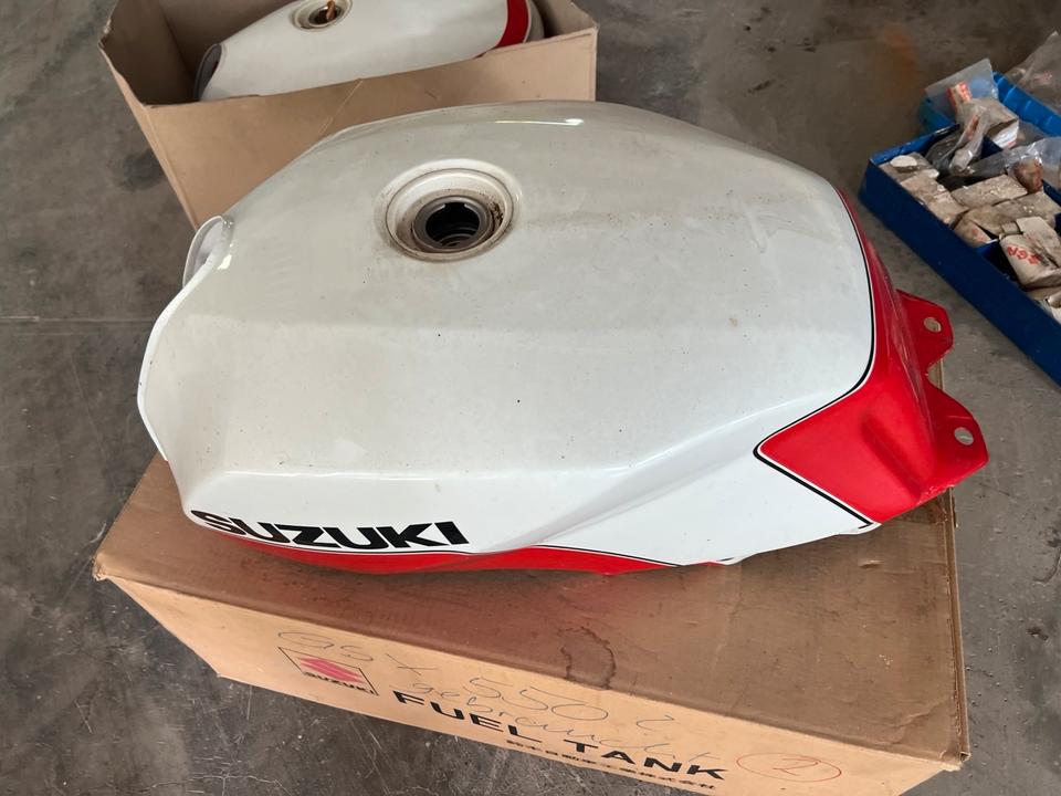 Suzuki GSX 550 Tank 110€