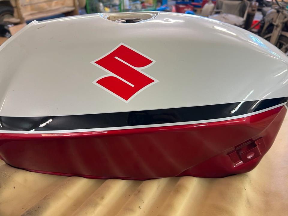 Tank Original Suzuki GSX750 ESD Bj. 83-84 44100-31320...