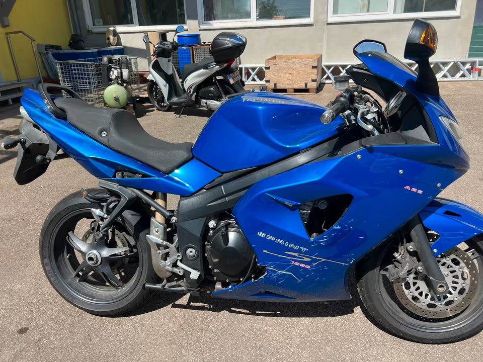 Triumph Sprint 1050 ST – Accident damaged vehicle