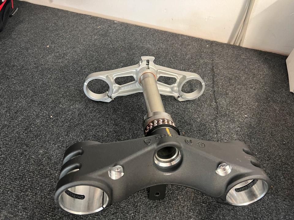Ducati panigale V4 gabelbrücke Joch 3423.068.1A