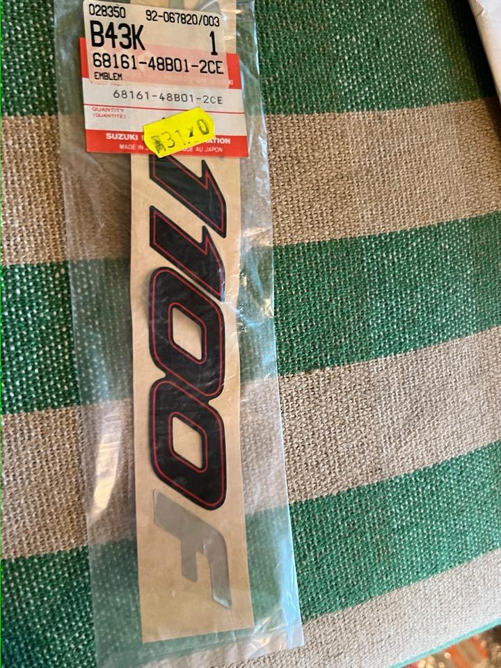 Suzuki gsx 1100 f Aufkleber Dekor 68161-48B01-2CE 15€