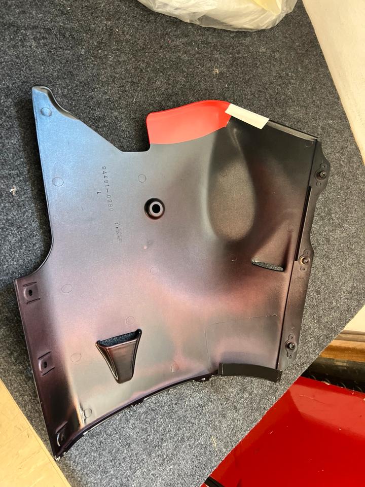 Suzuki gsxr 1100 Verkleidung neu 94481-06B0