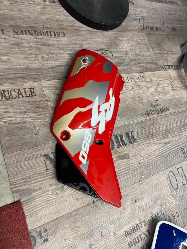 Suzuki DR 650 RS Verkleidung rechts 25€