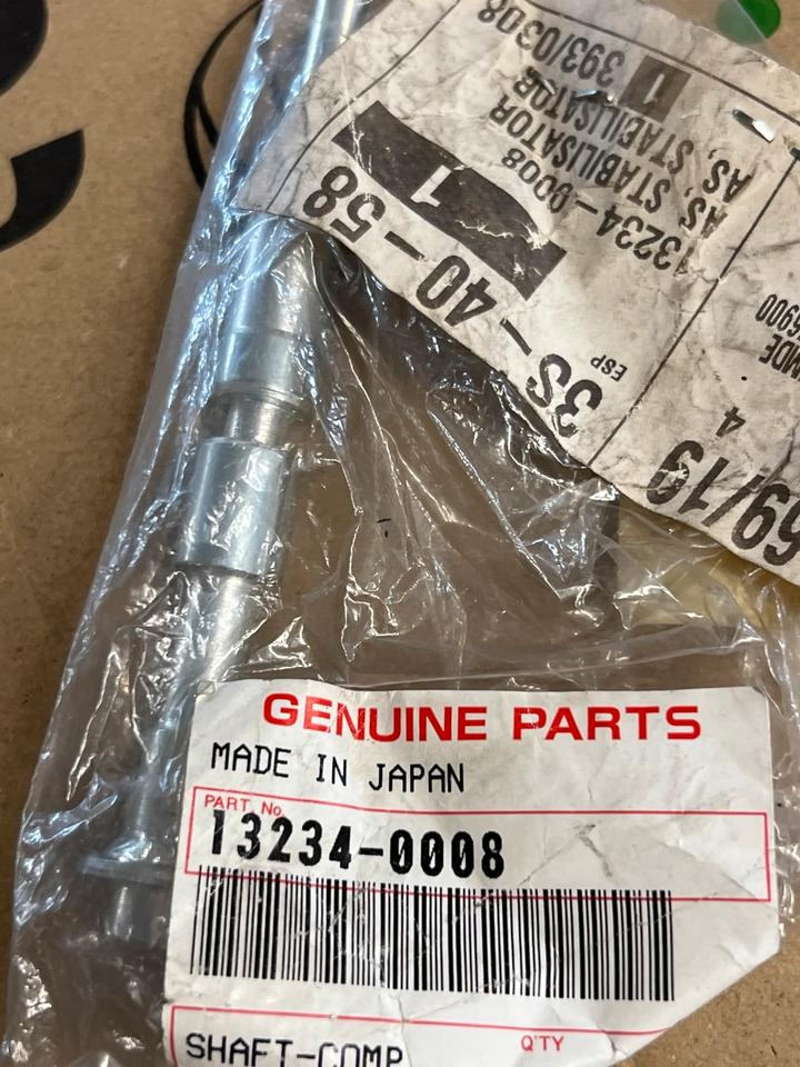 Kawasaki KX 85 13234-0008 Welle Auslass shaft Pump