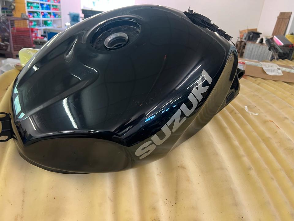 Suzuki TL 1000 S Tank 44100-02FOX-33J neuwertig 330€