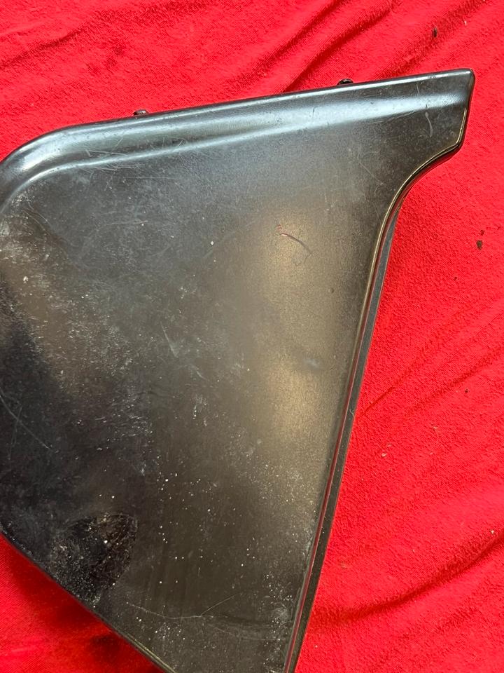 Suzuki GN 400 seitendeckel links 47211-37300 20€