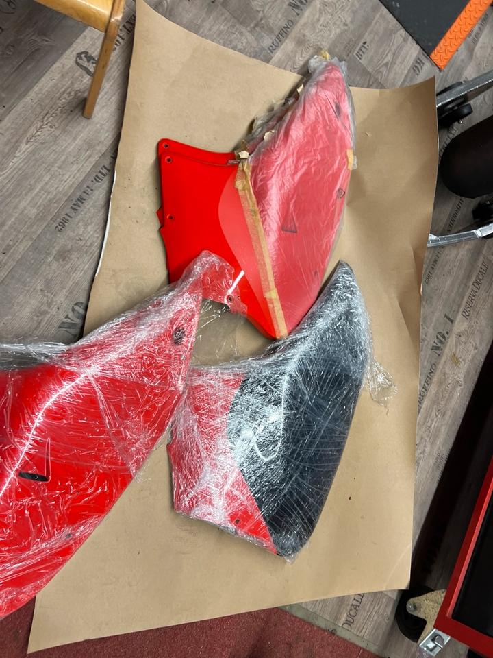 Aprilia RS 50 Verkleidung dis 103056 Seitenteil links neu