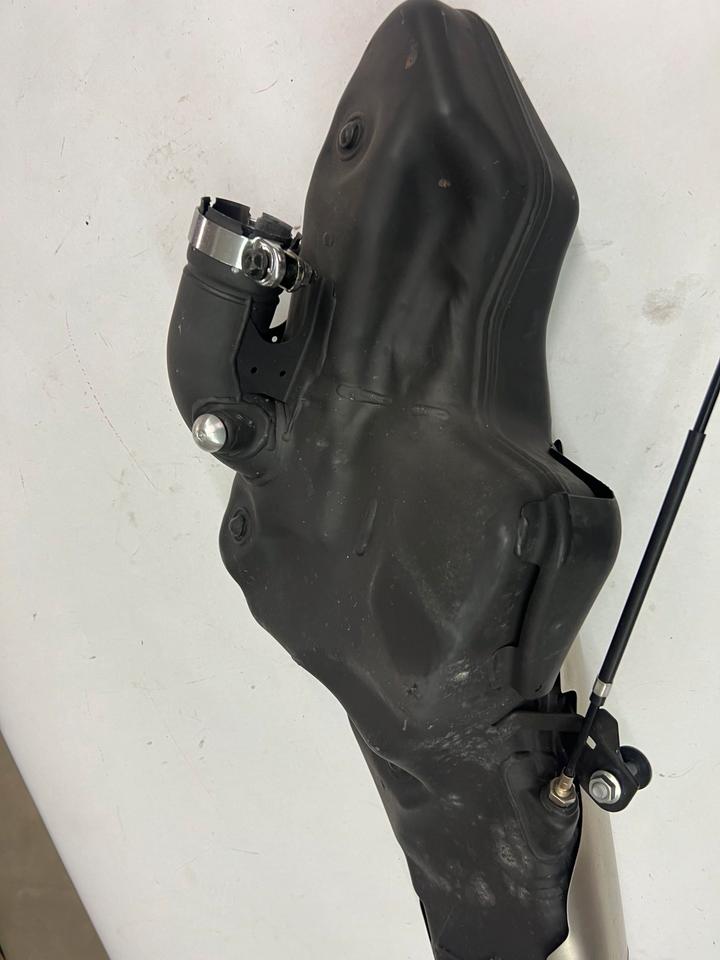Auspuff Honda CBR 1000R 2011 von Neufahrzeug abmontiert 110€