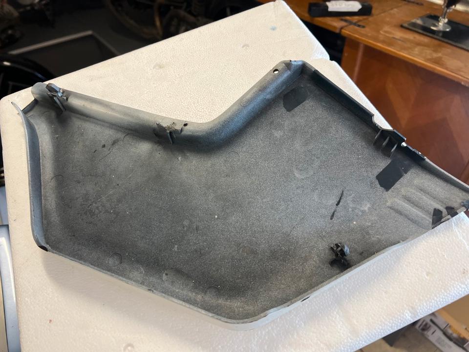 Suzuki GSX 1100ES Verkleidung Seitendeckel links 25€