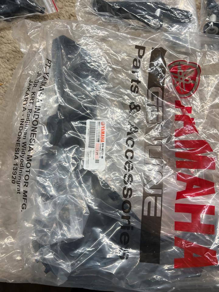 Yamaha x Max Batterie Abdeckung B74-42129-00
