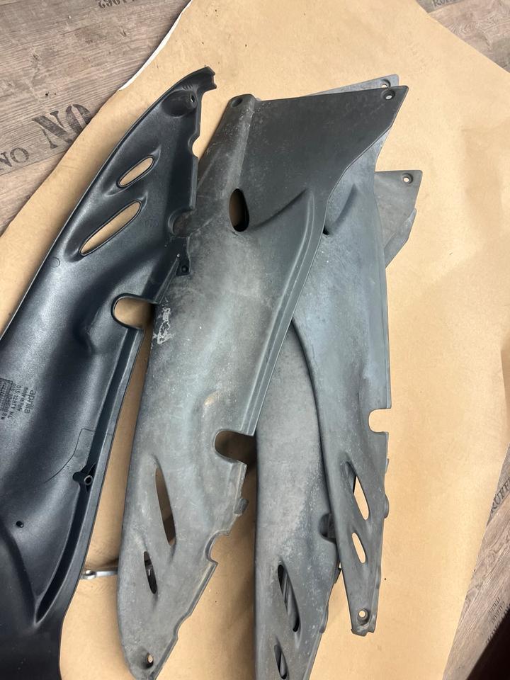 Aprilia Pegaso 650 Verkleidung Hinten links dis 12871 105918 neu
