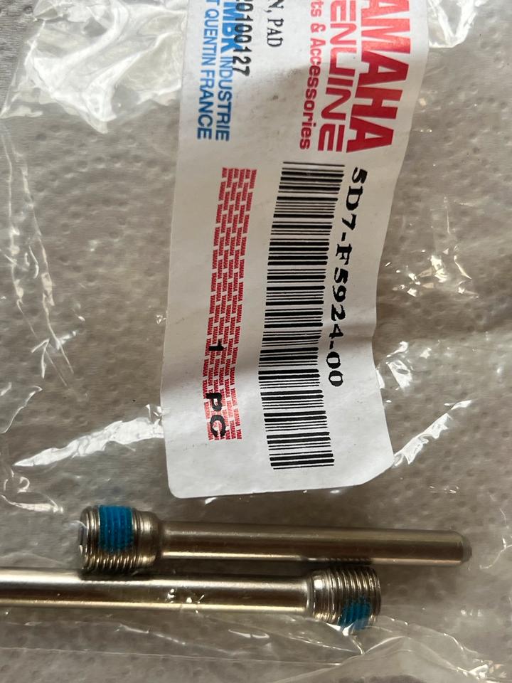 Yamaha MT 125 Schraube Bremsbeläge hinten 5D7-F5924-00