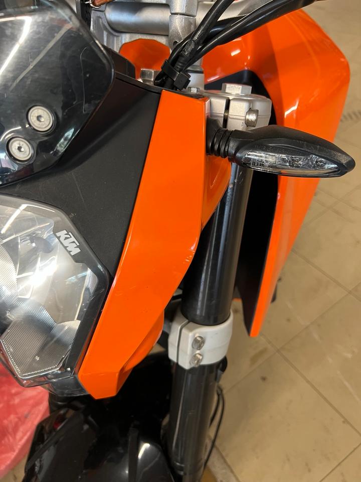 Ktm Duke 125 Lampenverkleidung weis 30€ zusammen
