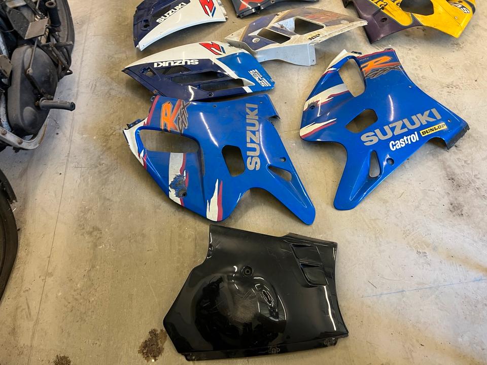 Suzuki GSXR 750 1100 Seitenteil Verkleidung je 30€