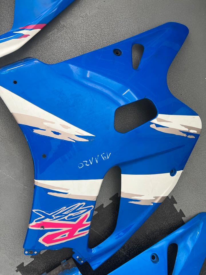Suzuki gsxr 750 94471-17E0 Verkleidung rechts 80€