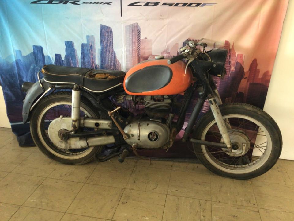 Victoria Parilla 175 KR 17 2500€