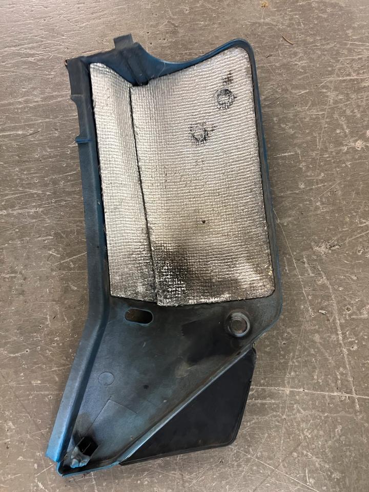 Suzuki DR650 RS Seitendeckel hinten rechts 40€