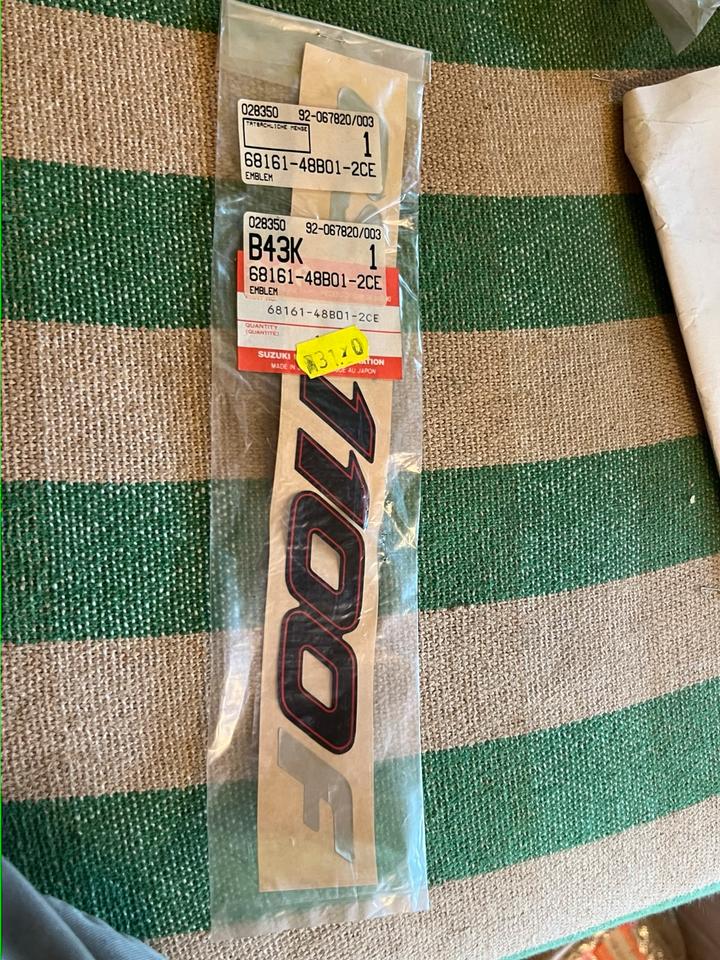 Suzuki gsx 1100 f Aufkleber Dekor 68161-48B01-2CE 15€