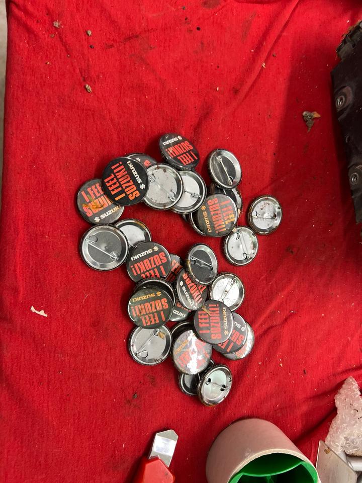 Suzuki anstecker Button alles 10€