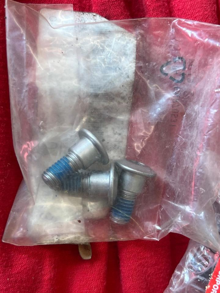 Suzuki VL 1500 Bremsscheiben schrauben 09106-08160-000 neu