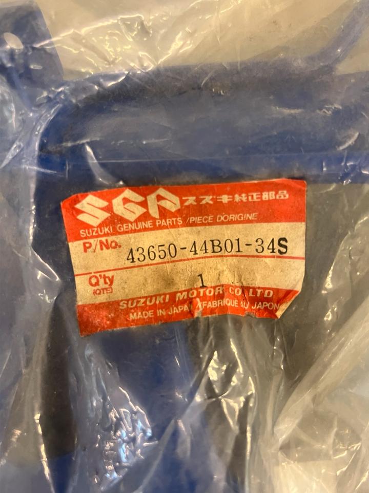 Suzuki DR 750 Fußstütze neu 43650-44B01-34S Halter