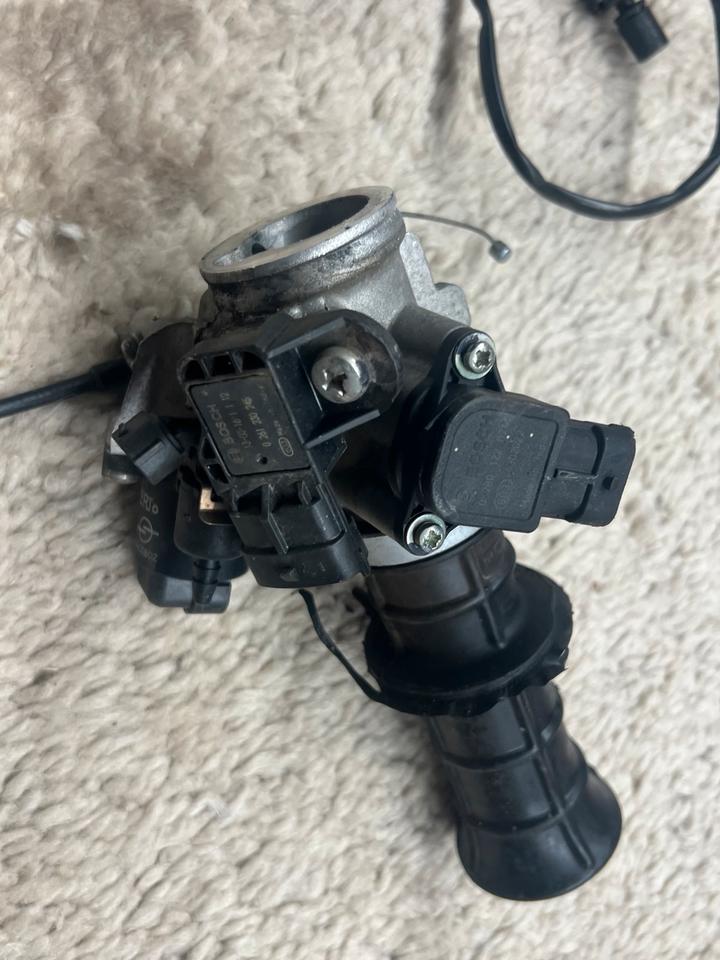Ktm Duke 125 rc 125 einspritz Anlage komplett 32€
