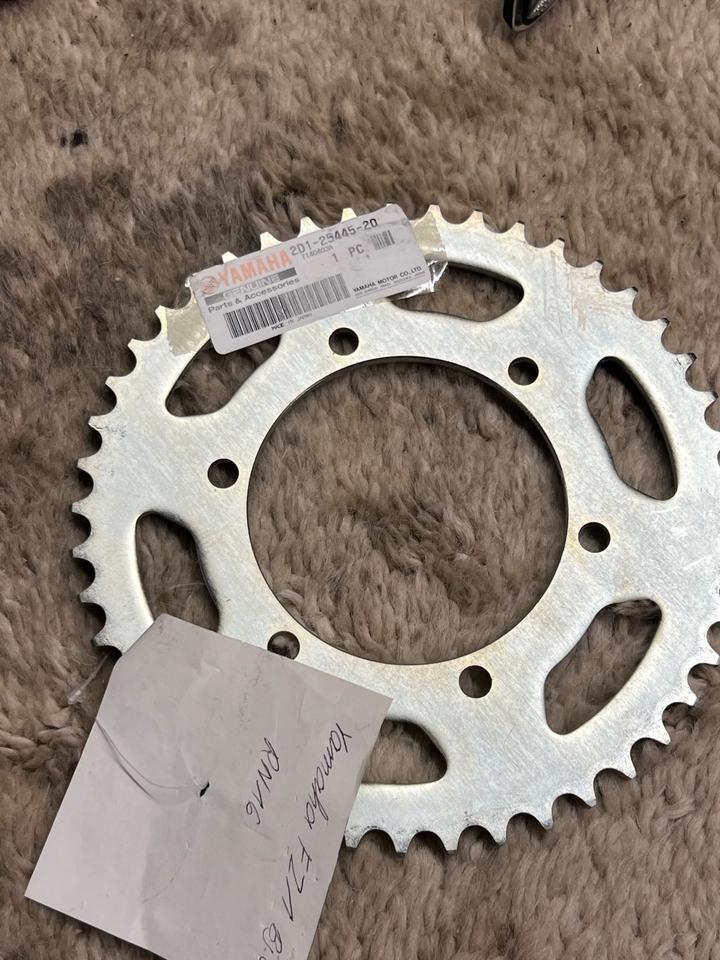 Yamaha FZ1 kettenrad 2D1-25445-20 neu 30€