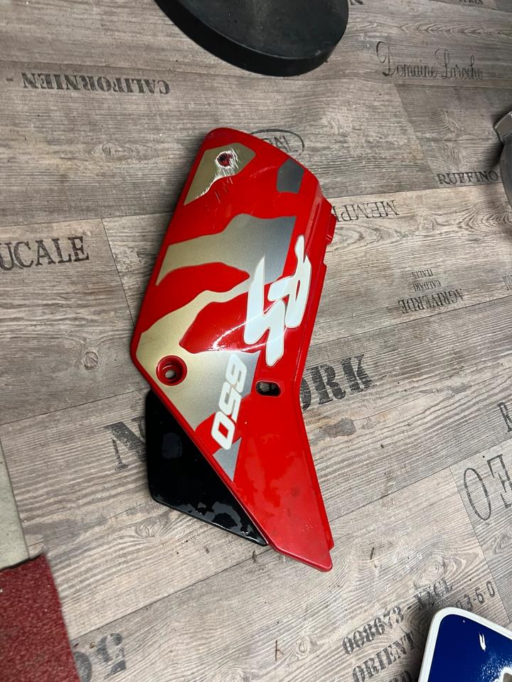 Suzuki DR 650 RS Verkleidung rechts 25€