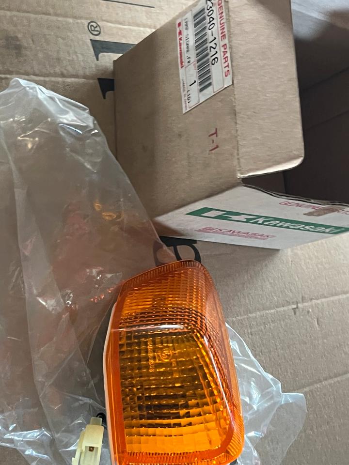 Kawasaki ZZR 600 Blinker vorne neu 23040-1216 20€