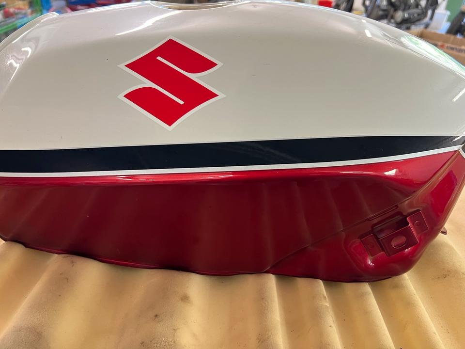 Tank Original Suzuki GSX750 ESD Bj. 83-84 44100-31320...
