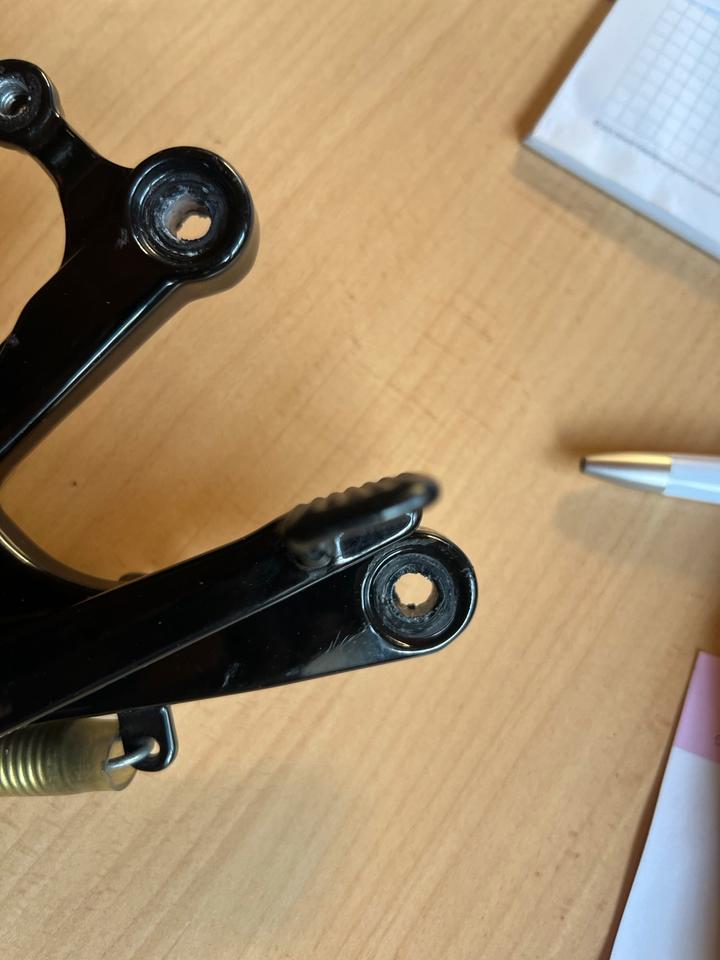 Fußrasten links mit Hebel Yamaha r6 typ rj03 65€