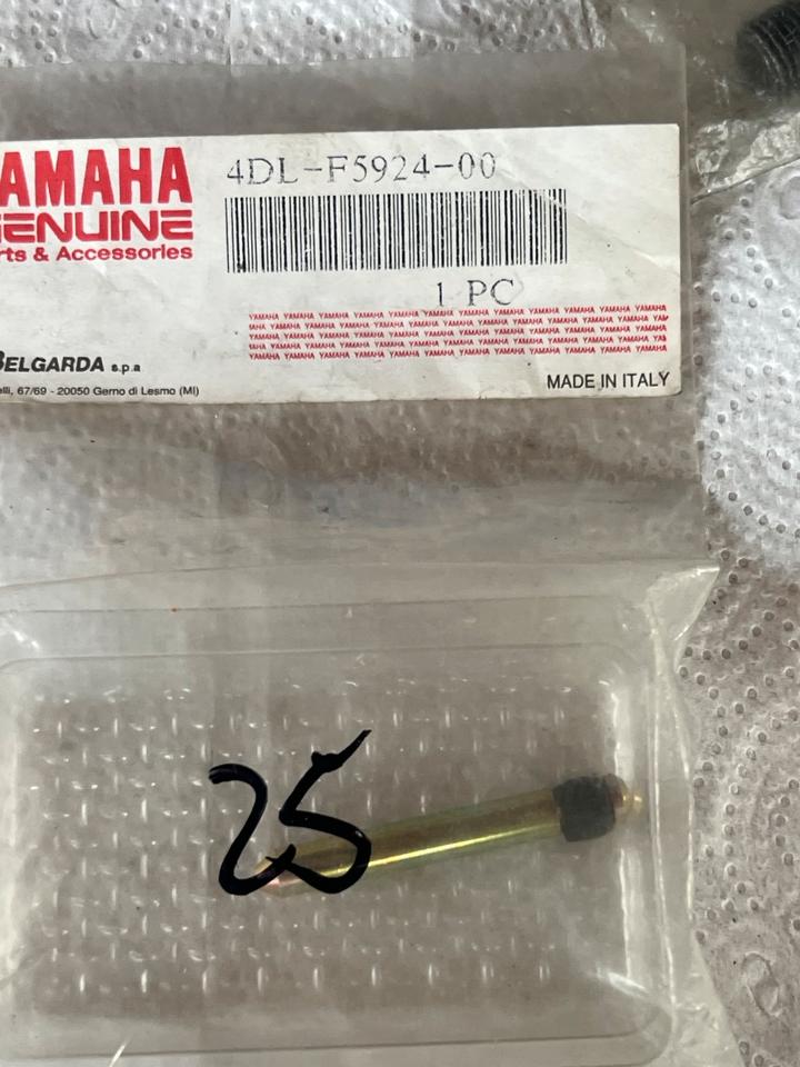 Yamaha TZR 125 Stift Bremsbeläge 4DL-F5924-00 neu