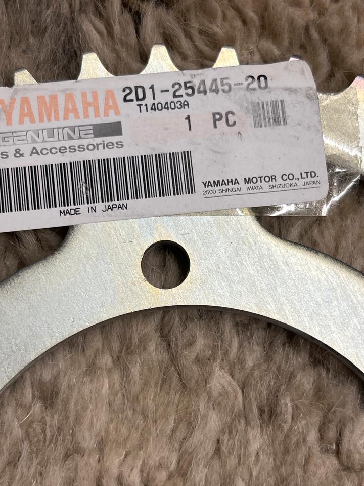 Yamaha FZ1 kettenrad 2D1-25445-20 neu 30€