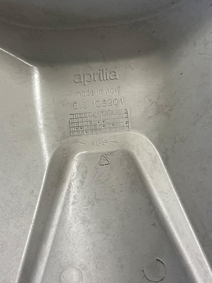 Aprilia RSV 1000 Sozius Abdeckung du’s.106201 neu je 60€