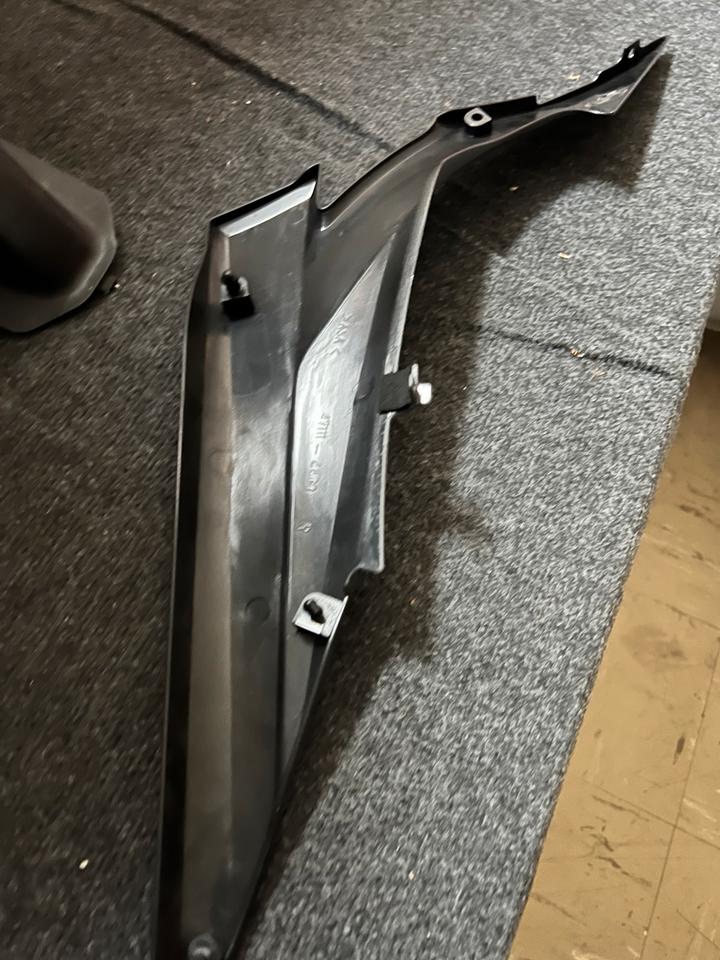 Suzuki gsr 600 Verkleidung 47111-44G00-291