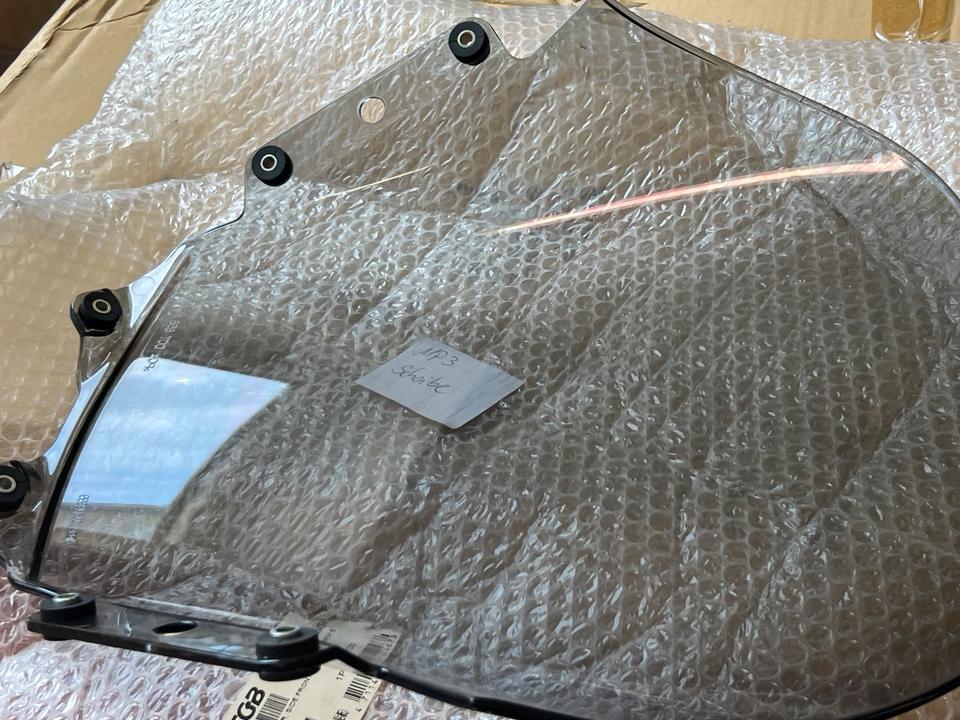 Piaggio MP3 Verkleidungsscheibe neu 60€