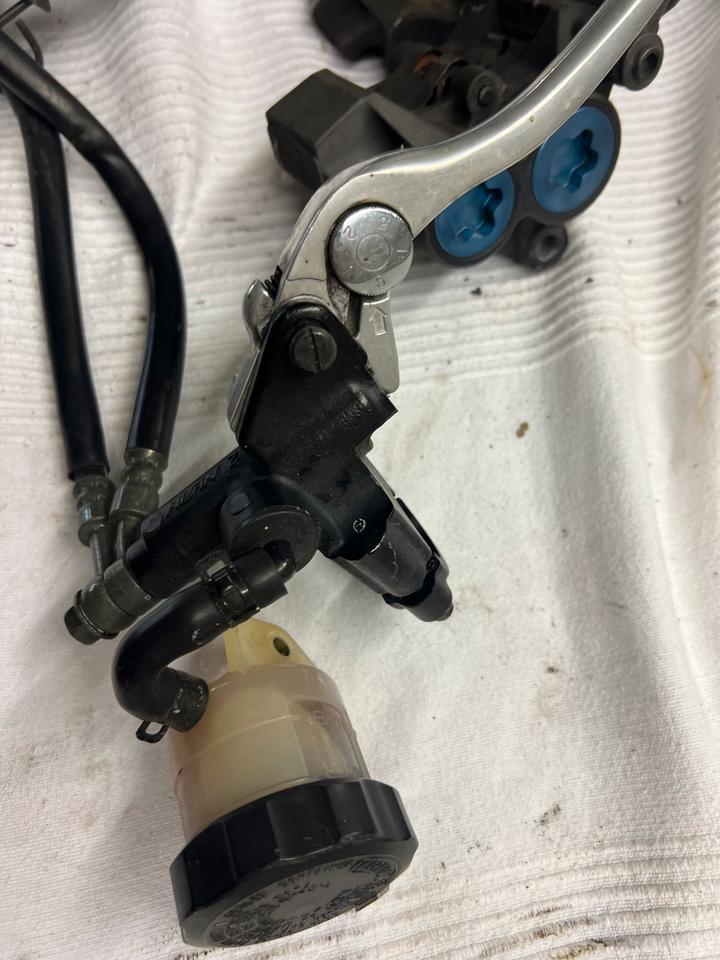 Yamaha r6 typ rj03 Bremssattel vorne bremszange links rechts 110€
