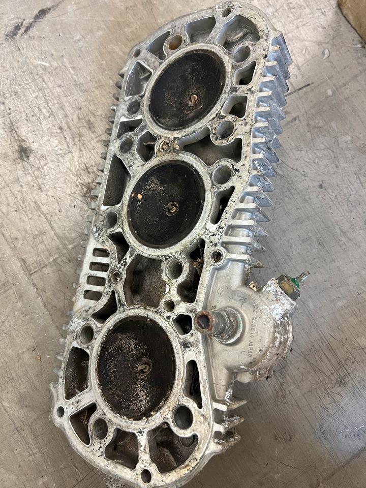 Suzuki GT 750 Zylinderkopf 100€