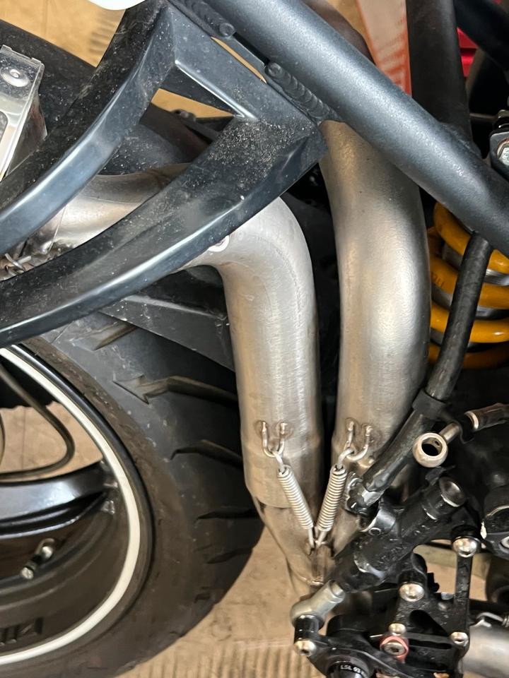 Triumph Speed Triple 1050 bos Sportauspuff komplett 550€