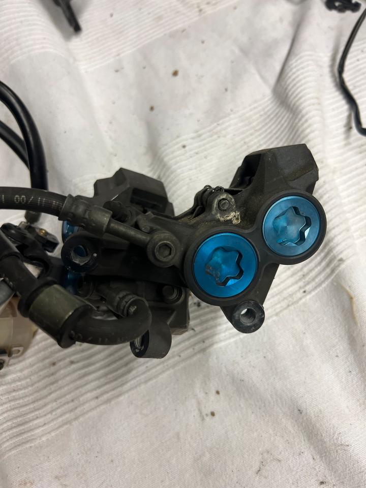 Yamaha r6 typ rj03 Bremssattel vorne bremszange links rechts 110€