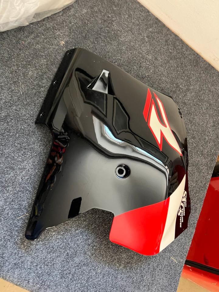 Suzuki gsxr 1100 Verkleidung neu 94481-06B0