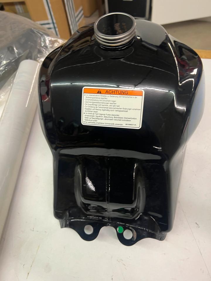 Tank Benzintank Hyosung 125 44110HM5401CBK 40€