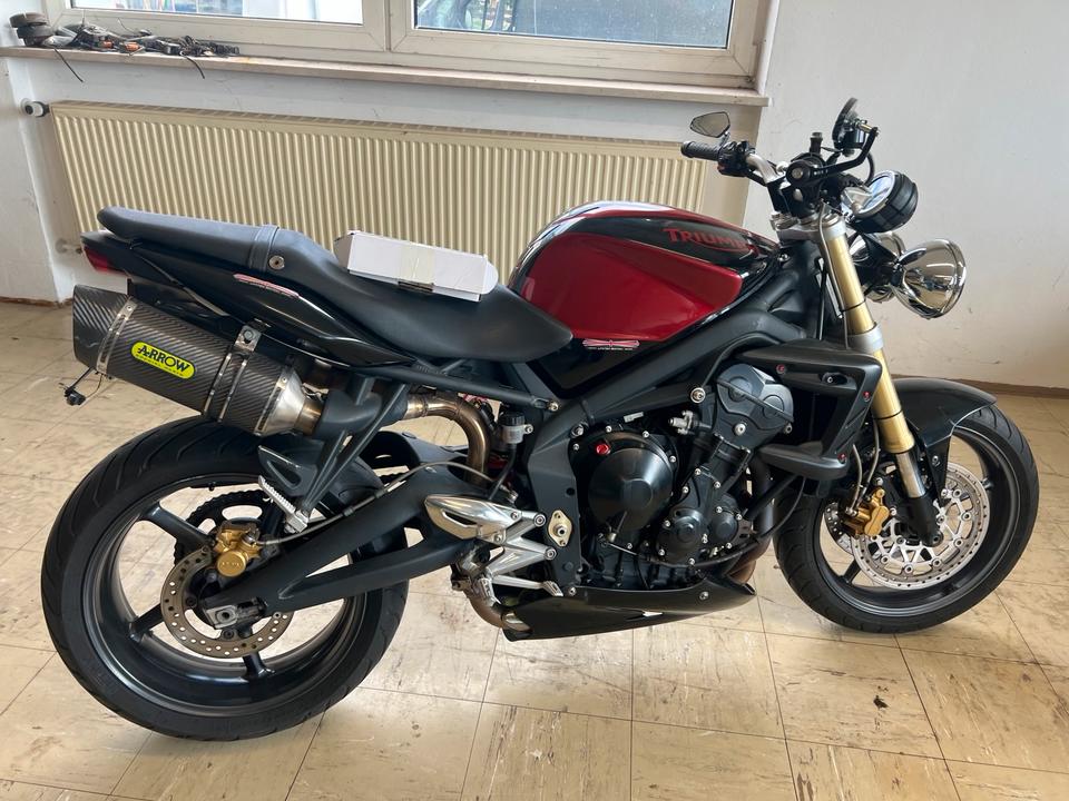 Triumph street Triple 675 2900€