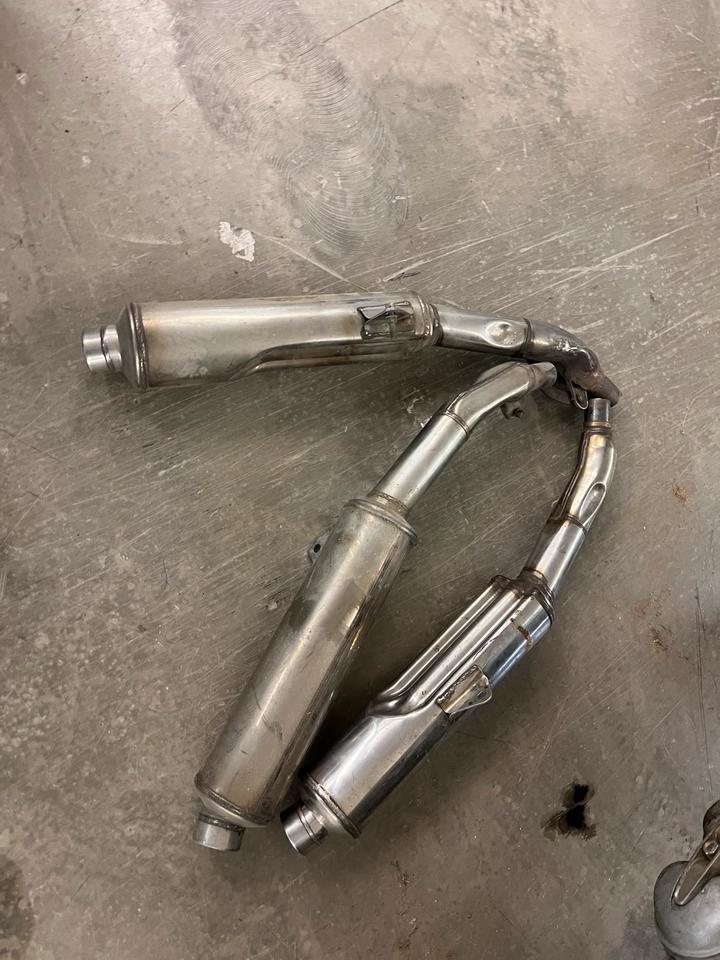 Suzuki gsxr 750 1100 Auspuff je 20€