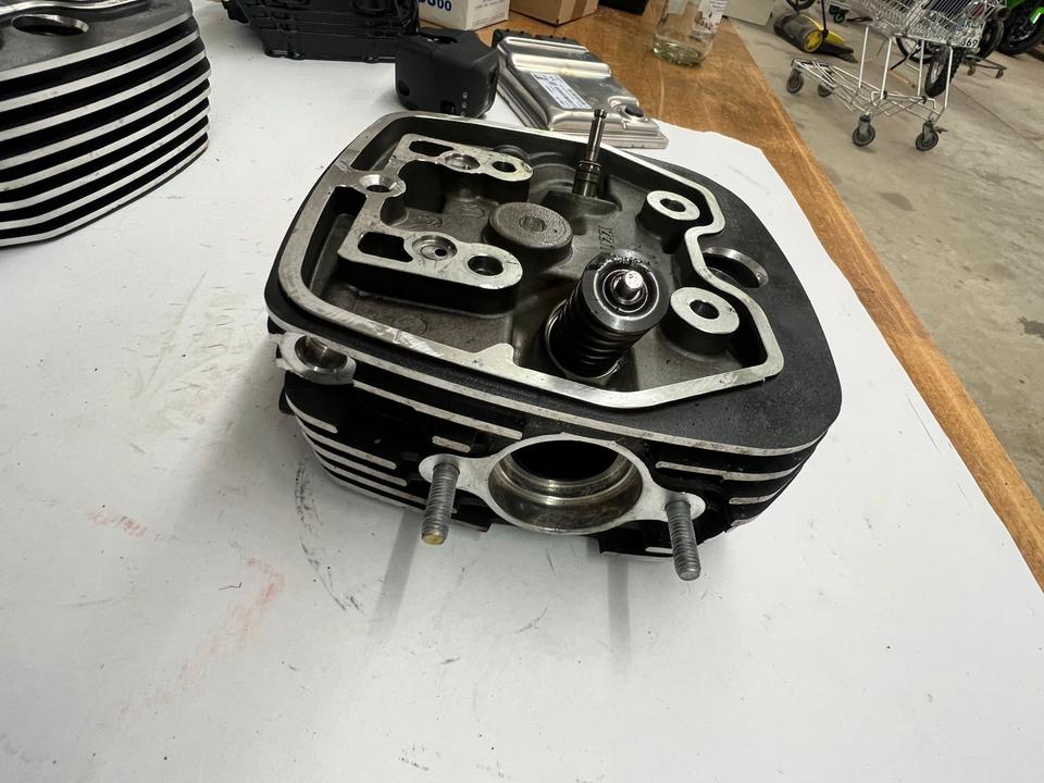 Moto Guzzi V 85 Zylinderkopf 110€