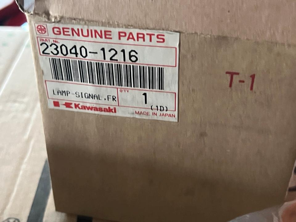 Kawasaki ZZR 600 Blinker vorne neu 23040-1216 20€