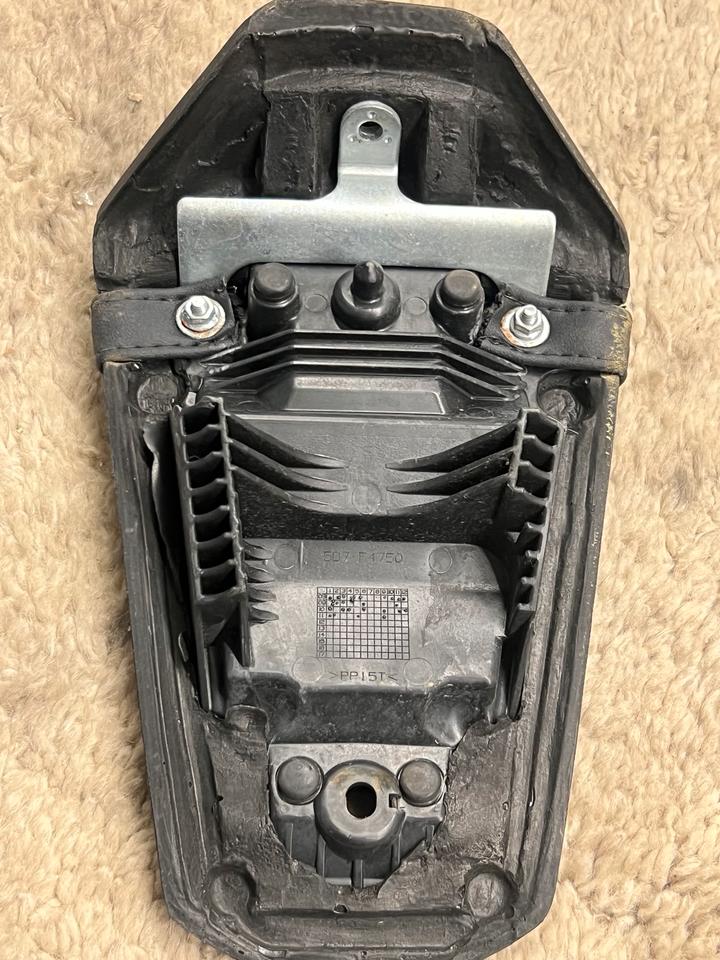 Yamaha YZF 125 Sozius Sitz 5D7-F4750