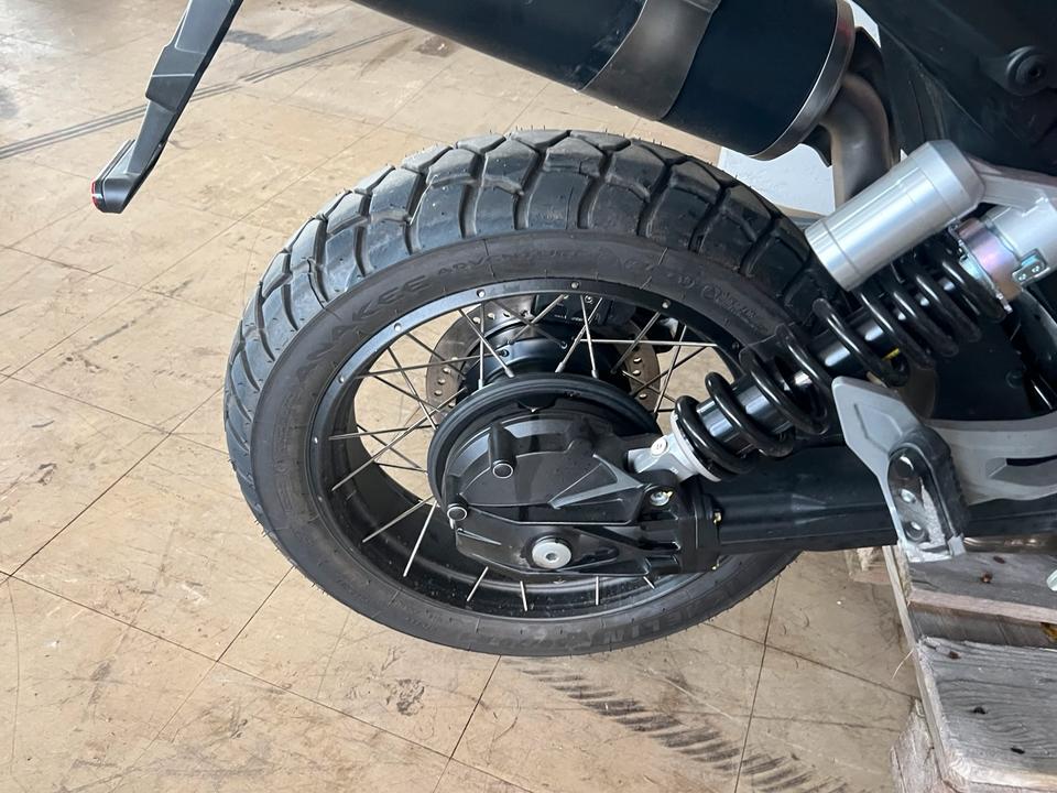 Moto guzzi V85TT Felge hinten komplett 440€