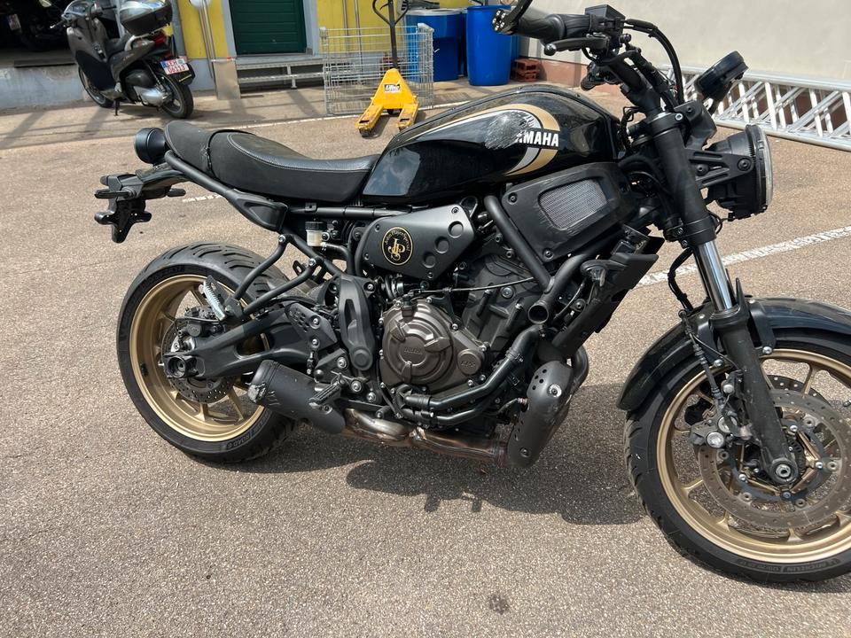 Yamaha xsr 700 mit Rutscher 4300€
