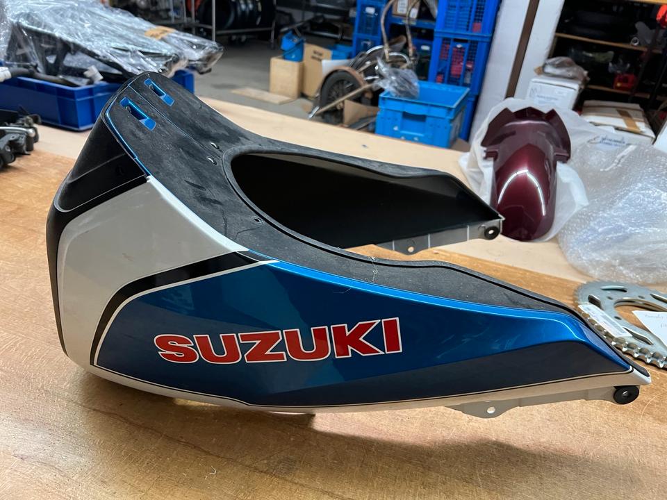 Suzuki 94413-31310 GS 750 es Front Verkleidung neu 250€